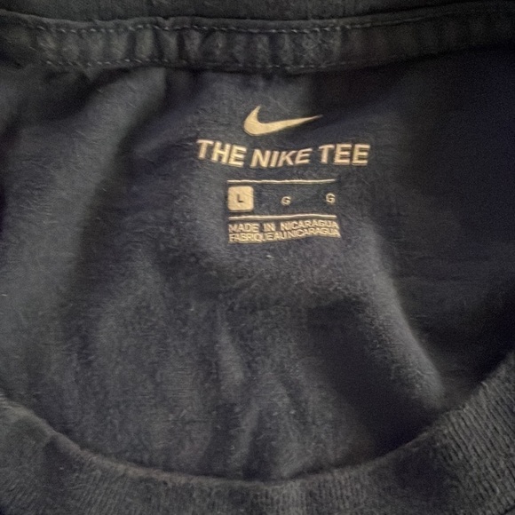 Youth Large Nike Tee: Classic Blue with Iconic Swoosh Logo - Picture 2 of 3